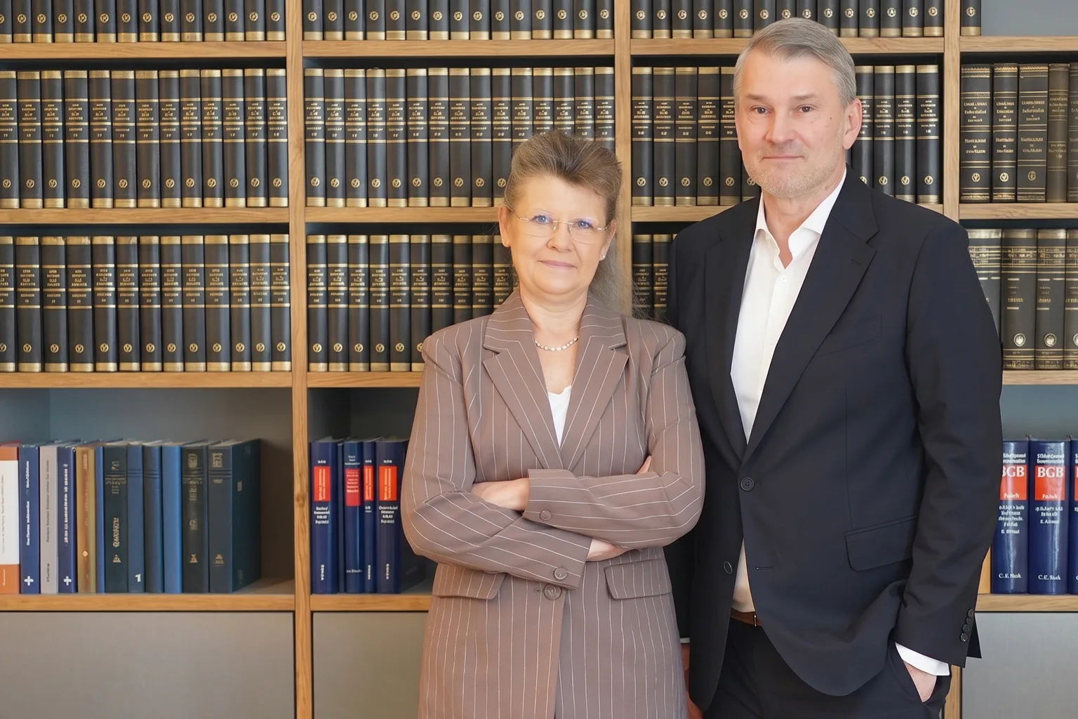 Das Team der Kanzlei Wilde: Kanzleiassistentin Angelika Graf und Rechtsanwalt Markus Wilde